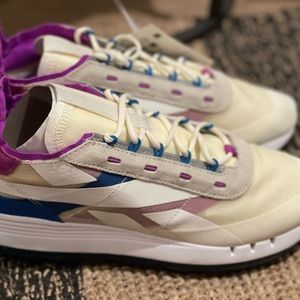 Reebok Legacy 83 Trail Running Shoes Sneakers Women's Sz 9.5